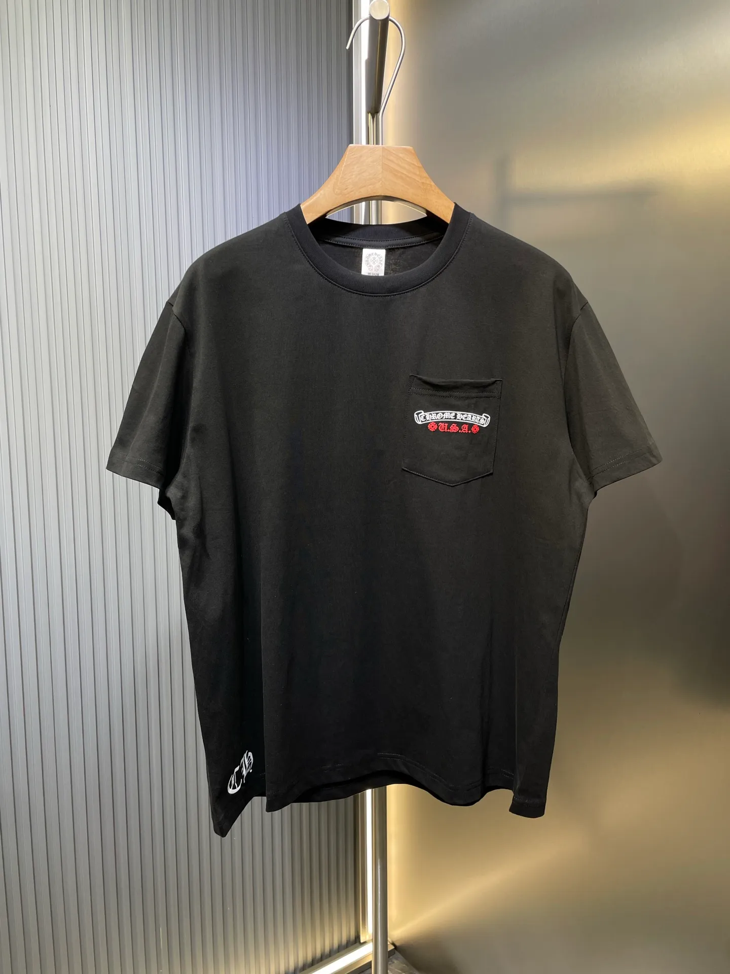 🅿️290 come hearts 🌟【Top replica】Flag scroll tee short sleeves (open version-physical counter-top luxury quality)🆚Second sale of all versions on the market. The fabric is made of 26 weave 200 grams of cotton. The printing uses a variety of printing techniques. Customized accessories. Size: s m l